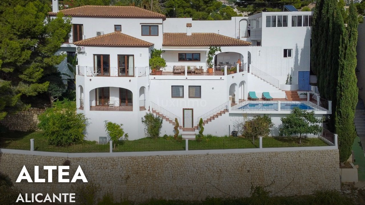 Villa with sea views for sale in Sierra de Altea | Luxinmo Real Estate
